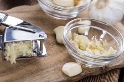crushed garlic